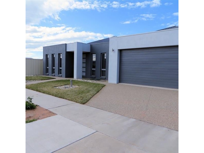 18 Palm Springs Drive, Mildura VIC 3500