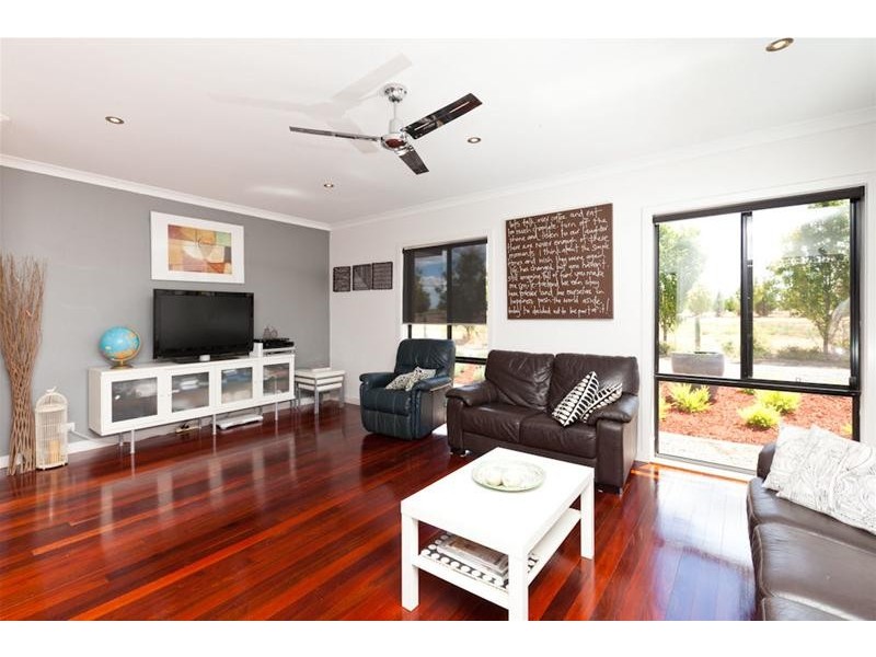 11 Adelong Court, Nichols Point VIC 3501