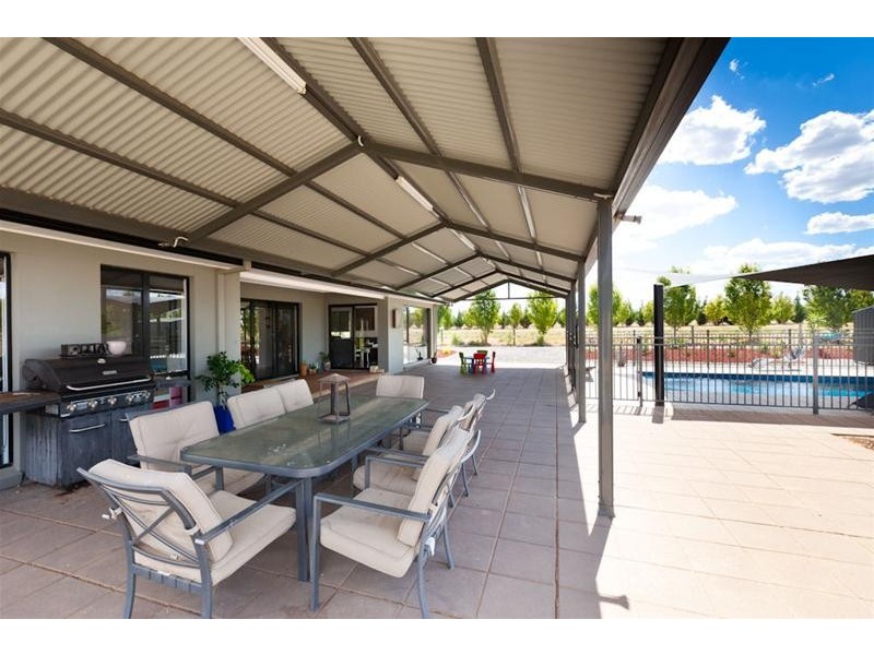11 Adelong Court, Nichols Point VIC 3501