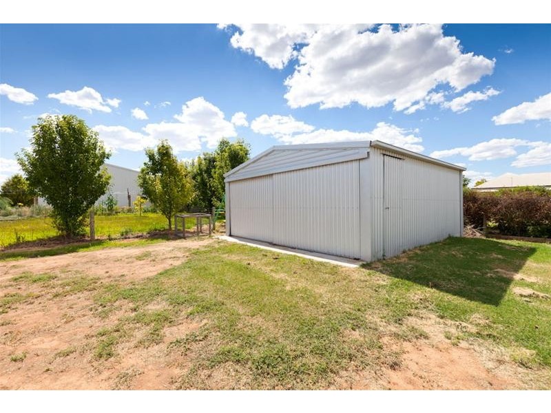 11 Adelong Court, Nichols Point VIC 3501