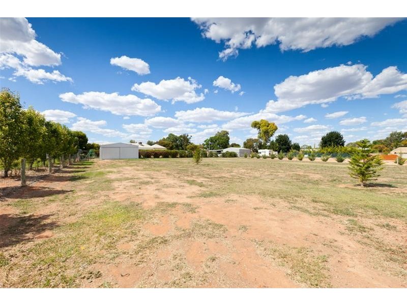 11 Adelong Court, Nichols Point VIC 3501