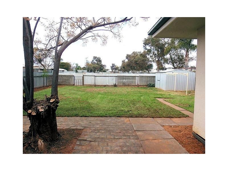 8 Barry Avenue, Mildura VIC 3500