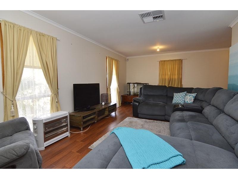 8 Namoi Avenue, Red Cliffs VIC 3496