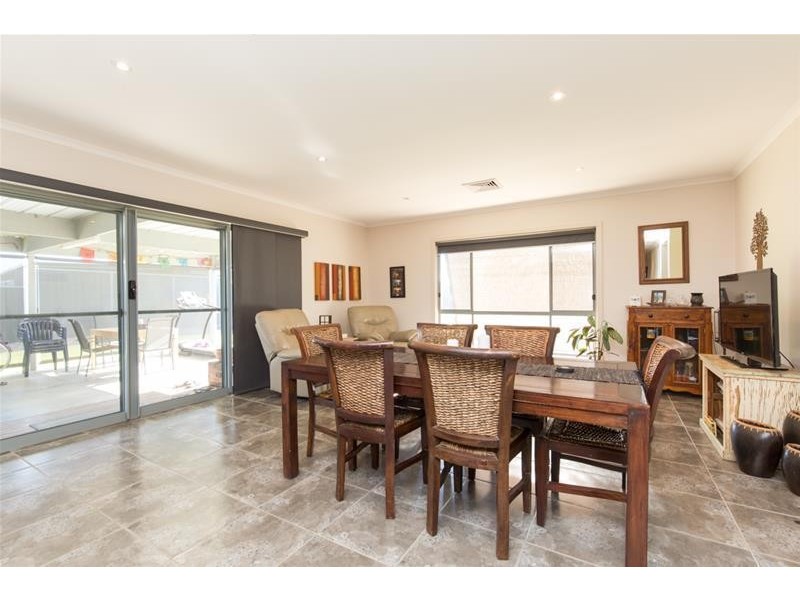 19 Anne Cox Drive, Red Cliffs VIC 3496