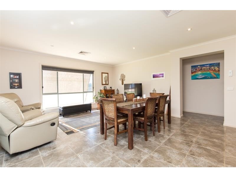 19 Anne Cox Drive, Red Cliffs VIC 3496