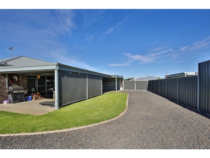 19 Anne Cox Drive, Red Cliffs VIC 3496