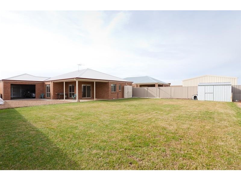 8 Anne Cox Drive, Red Cliffs VIC 3496