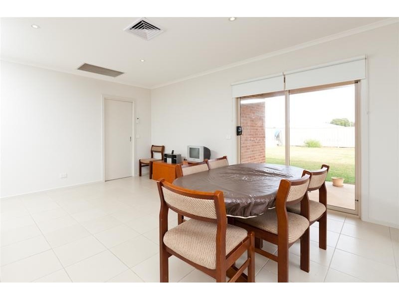 8 Anne Cox Drive, Red Cliffs VIC 3496