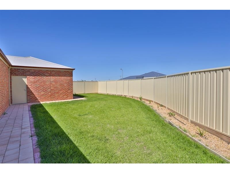 8 Eve Court, Mildura VIC 3500