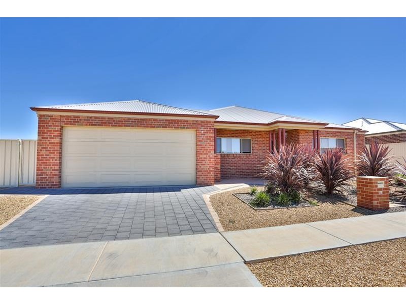 8 Eve Court, Mildura VIC 3500