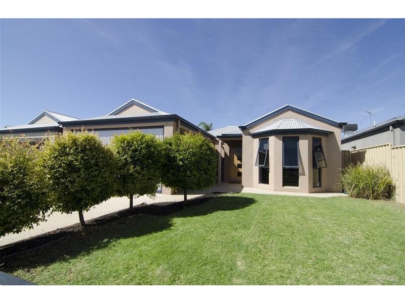 8B Dawn Avenue, Gol Gol NSW 2738