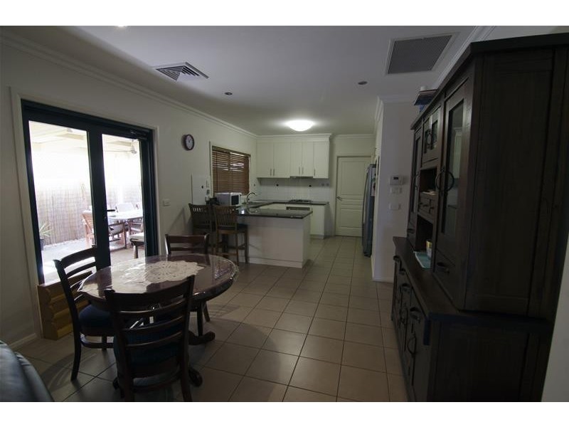 8B Dawn Avenue, Gol Gol NSW 2738