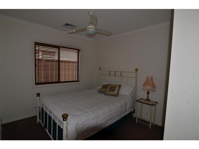 8B Dawn Avenue, Gol Gol NSW 2738