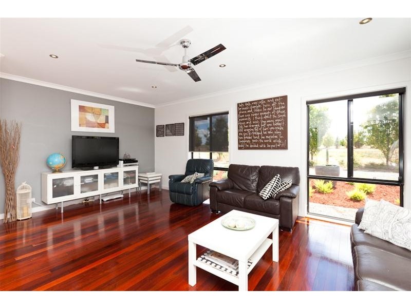 11 Adelong Court, Nichols Point VIC 3501