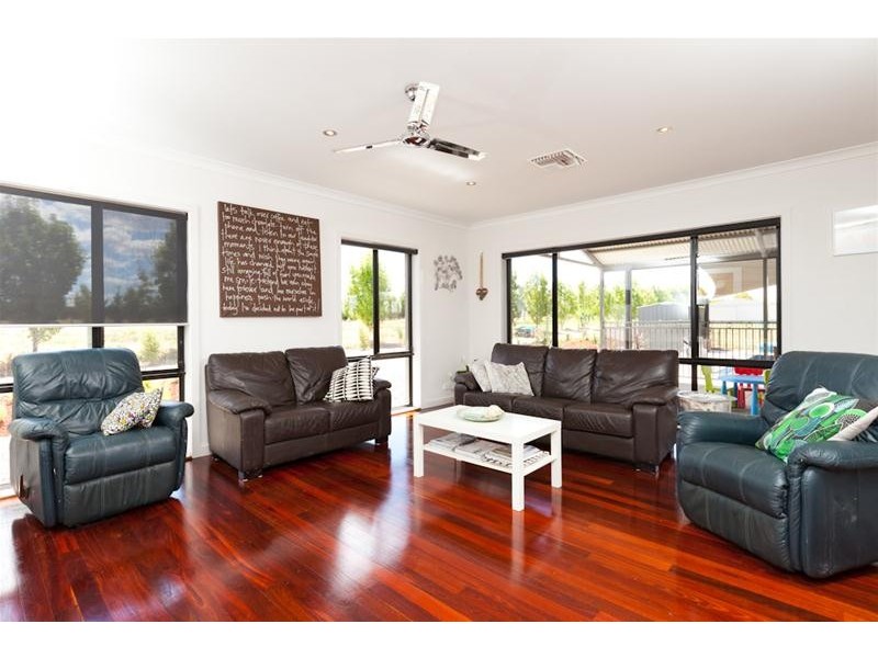 11 Adelong Court, Nichols Point VIC 3501