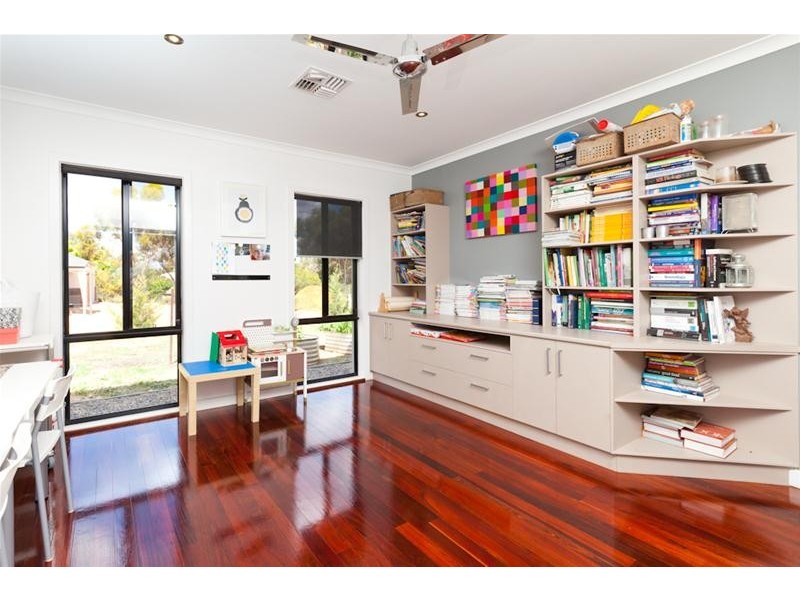 11 Adelong Court, Nichols Point VIC 3501