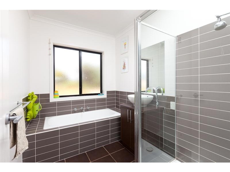 11 Adelong Court, Nichols Point VIC 3501