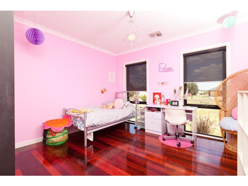 11 Adelong Court, Nichols Point VIC 3501