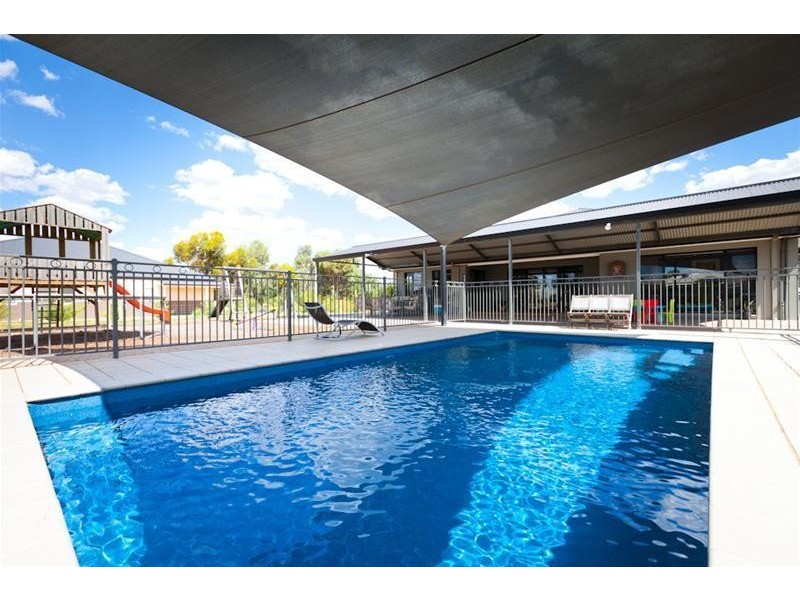 11 Adelong Court, Nichols Point VIC 3501