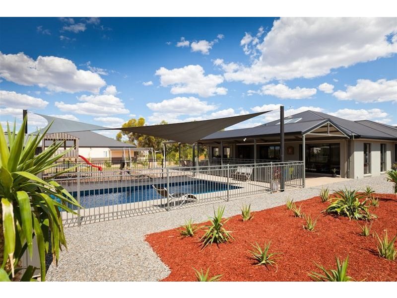 11 Adelong Court, Nichols Point VIC 3501