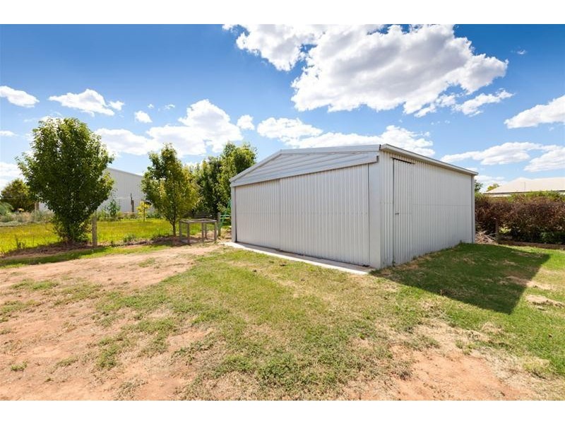 11 Adelong Court, Nichols Point VIC 3501