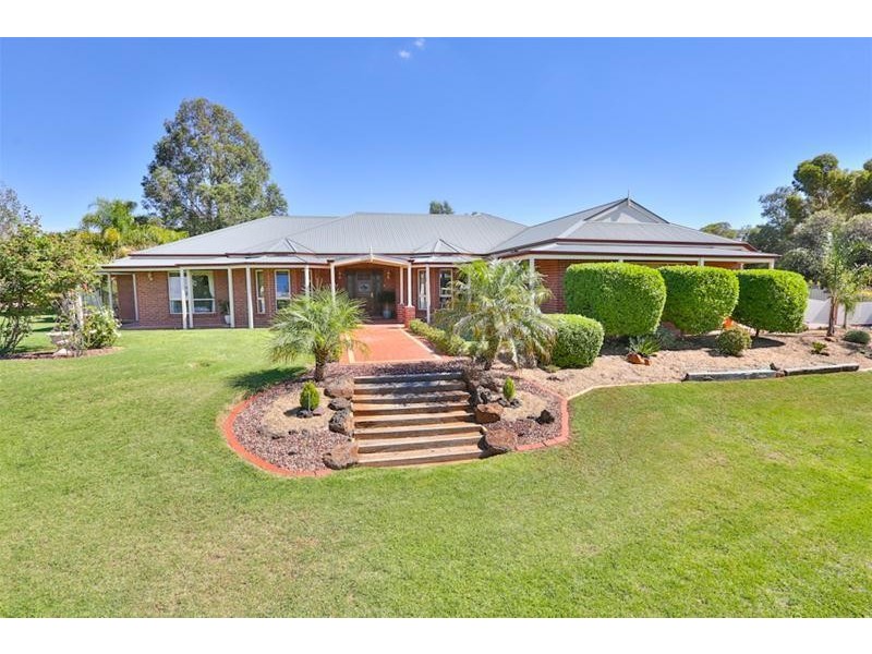 15 St Andrews Drive, Cabarita VIC 3505