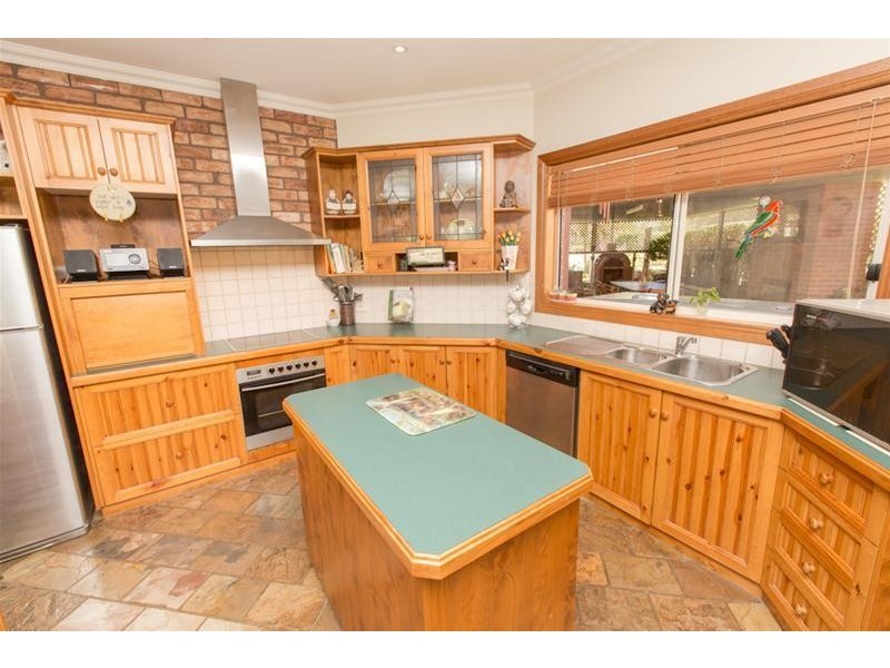 15 St Andrews Drive, Cabarita VIC 3505