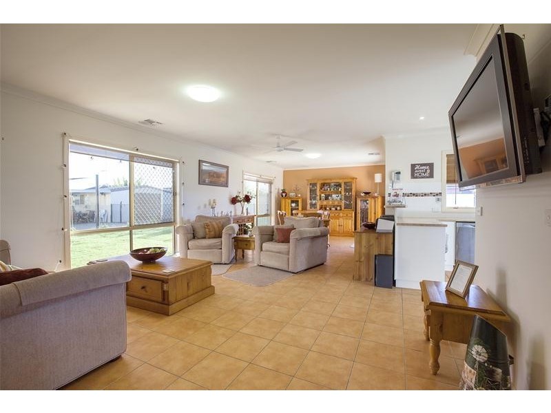 90 Pitman Avenue, Buronga NSW 2739