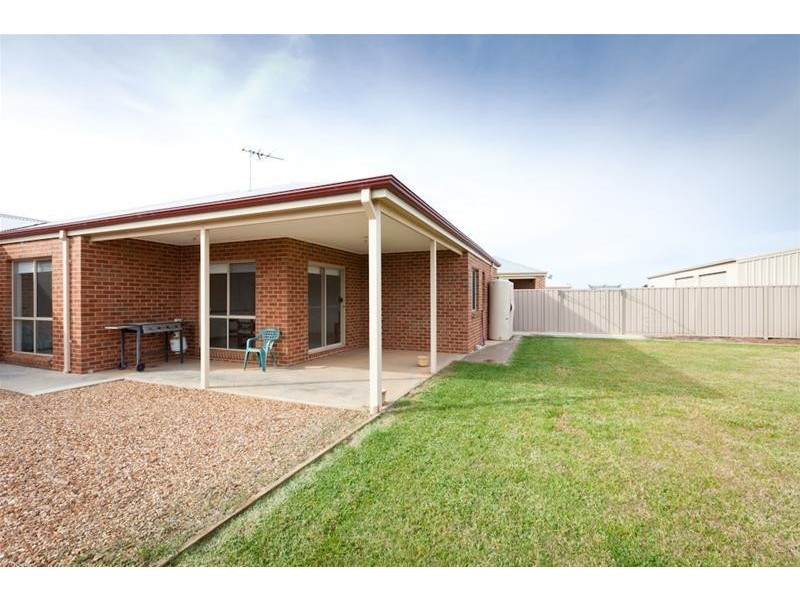 8 Anne Cox Drive, Red Cliffs VIC 3496