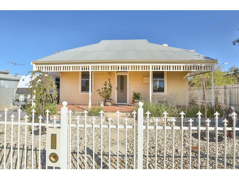 64 Walnut Avenue, Mildura VIC 3500