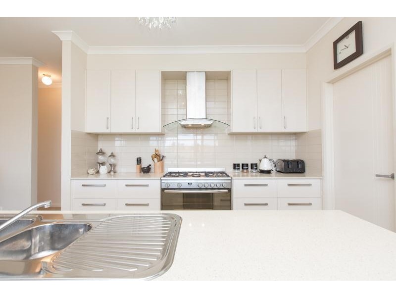 14 Roy Harwood Drive, Irymple VIC 3498