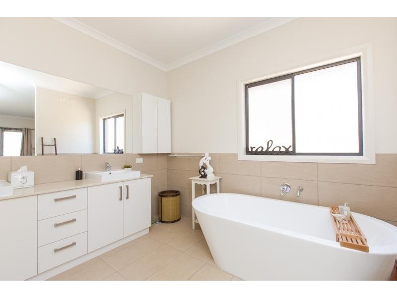 14 Roy Harwood Drive, Irymple VIC 3498
