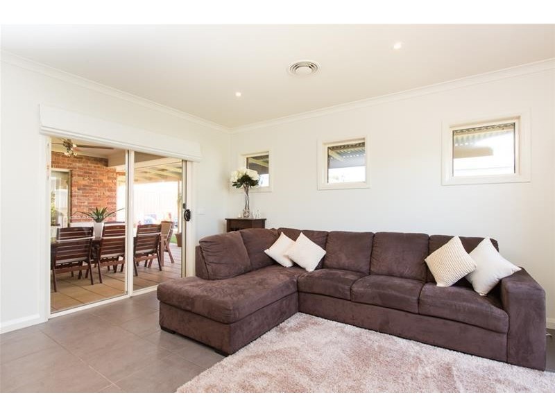 4 Robert Court, Gol Gol NSW 2738