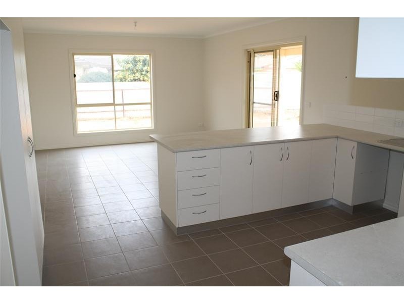 2/6 Golden Grove, Red Cliffs VIC 3496