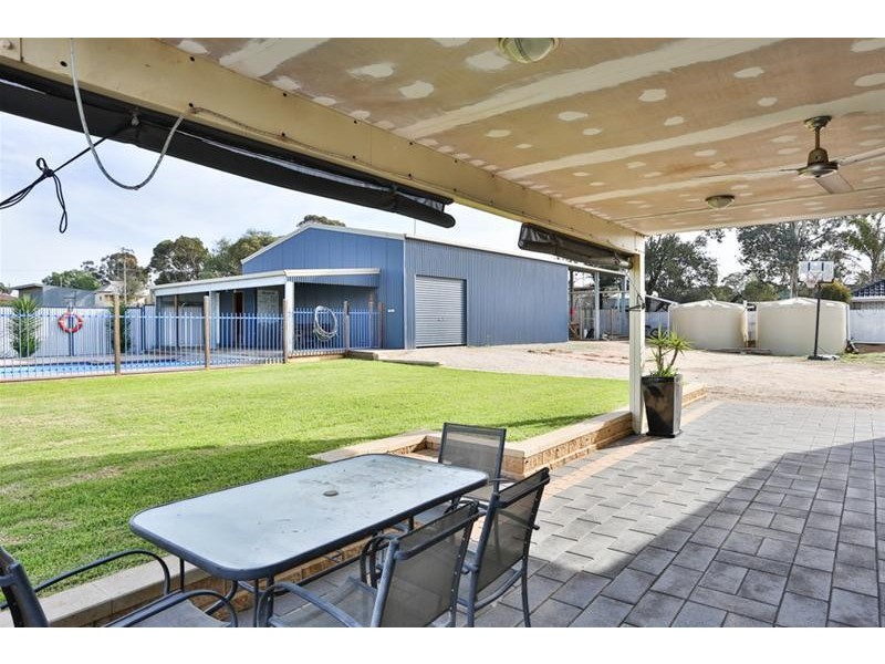 16 Henderson Street, Ouyen VIC 3490