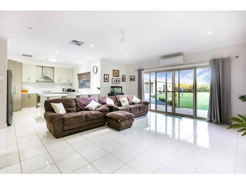 7 Garrett Court, Birdwoodton VIC 3505