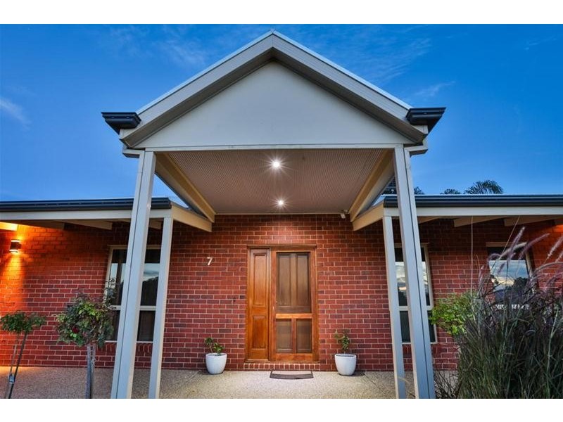 7 Garrett Court, Birdwoodton VIC 3505