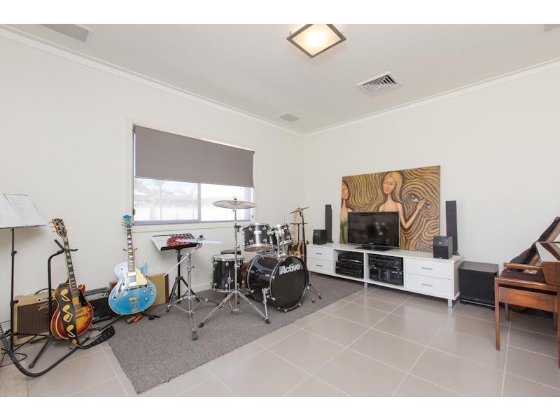 2 Peter John Court, Mildura VIC 3500