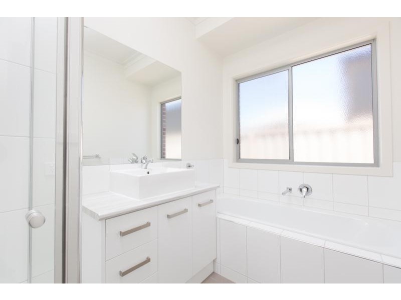 2 Peter John Court, Mildura VIC 3500