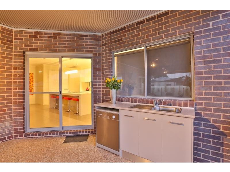 2 Peter John Court, Mildura VIC 3500