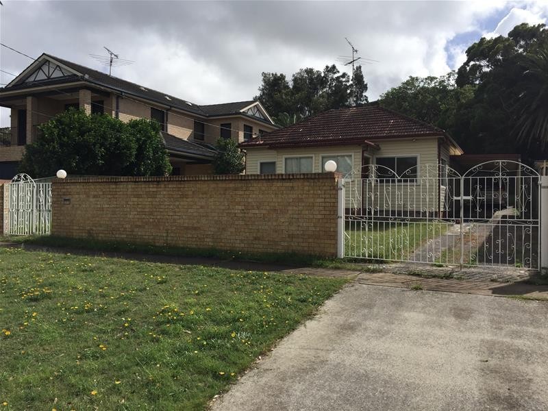 100 Little Bay Road, Chifley NSW 2036