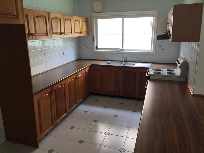 100 Little Bay Road, Chifley NSW 2036