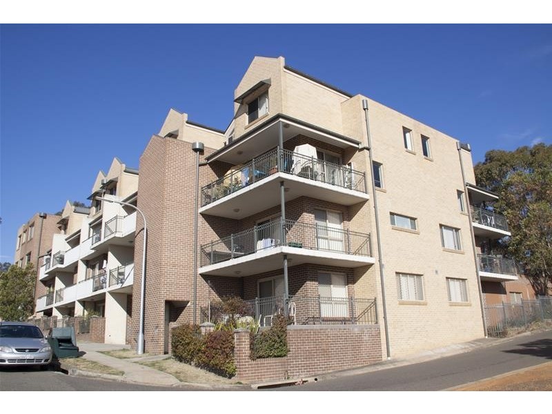 30/41 Woodhouse Drive, Ambarvale NSW 2560