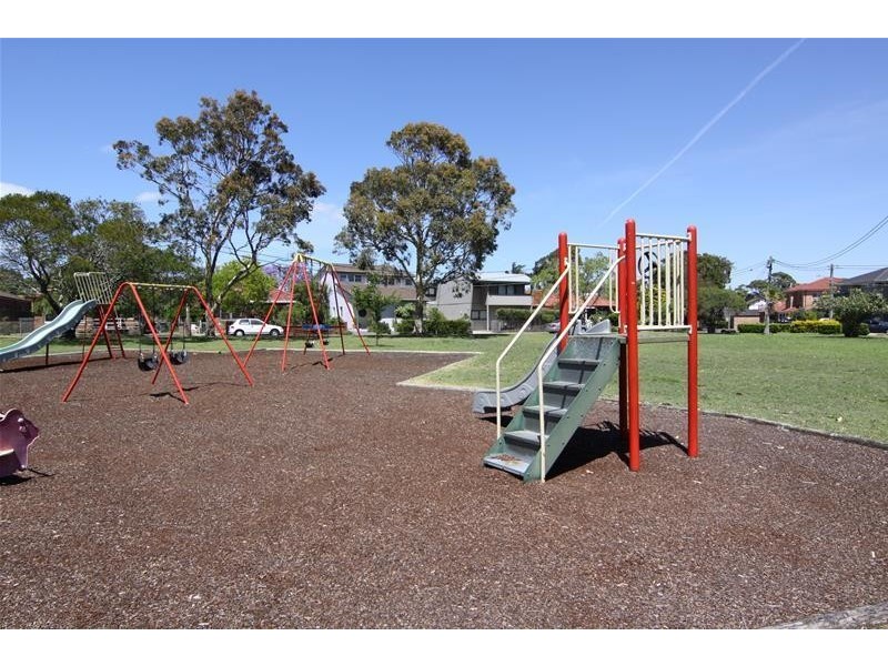 27 Monash Gardens, Pagewood NSW 2035