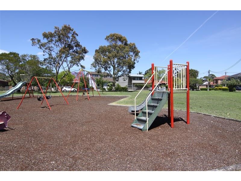 27 Monash Gardens, Pagewood NSW 2035