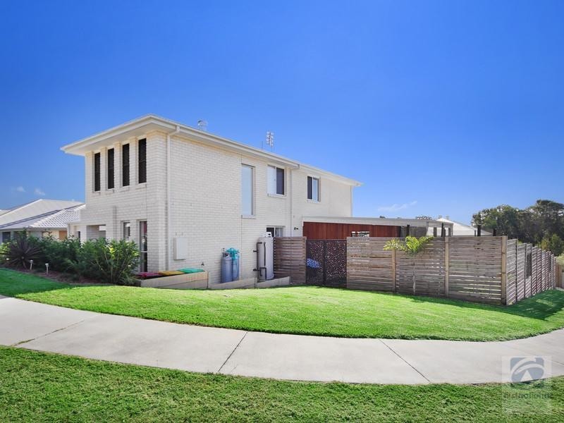 4 Highland Terrace, Little Mountain QLD 4551