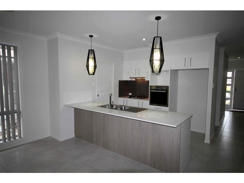 27 Promontory Street, Birtinya QLD 4575