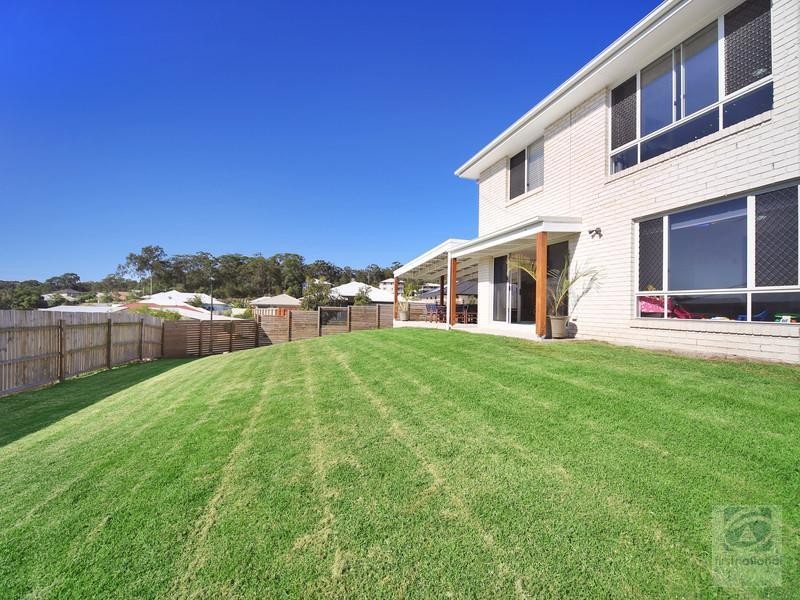 4 Highland Terrace, Little Mountain QLD 4551