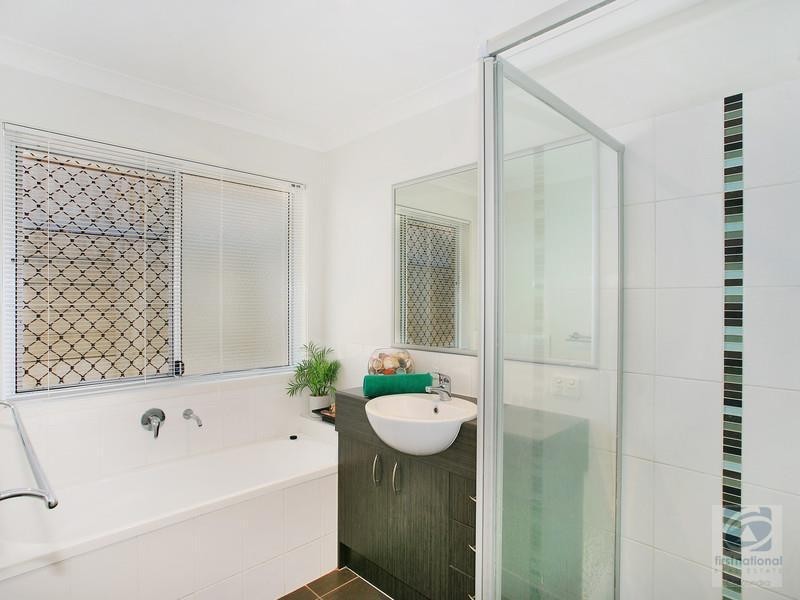 7 Sunrise Terrace, Little Mountain QLD 4551