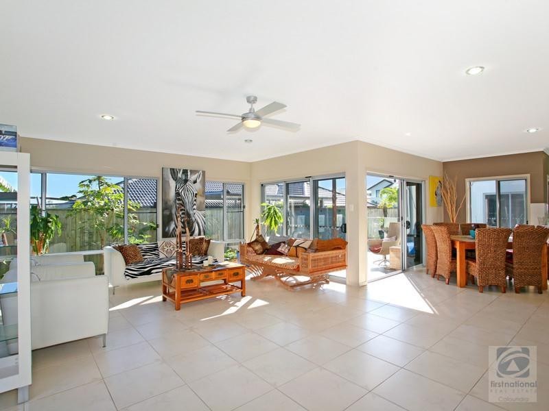 35 Hillview Crescent, Little Mountain QLD 4551